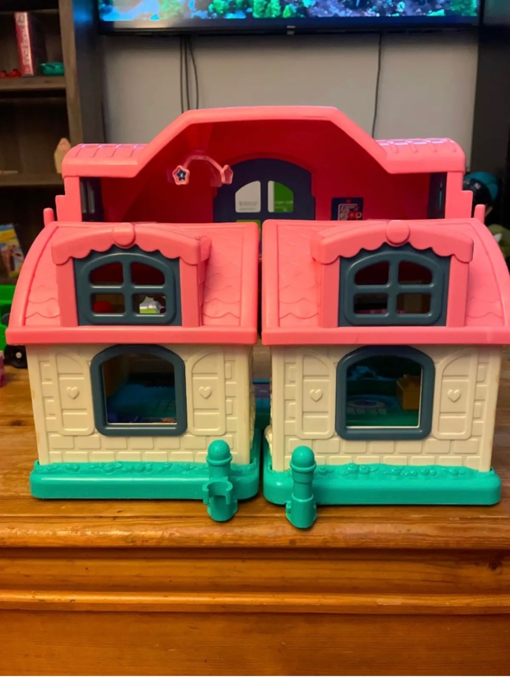 fisher price doll house and dolls